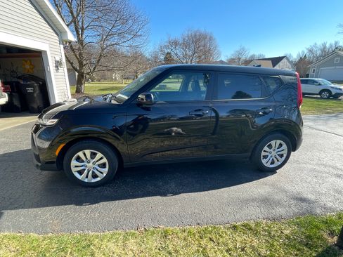 Used 2020 Kia Soul LX image 1