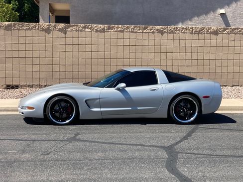 Used 1998 Chevrolet Corvette Coupe RWD image 6
