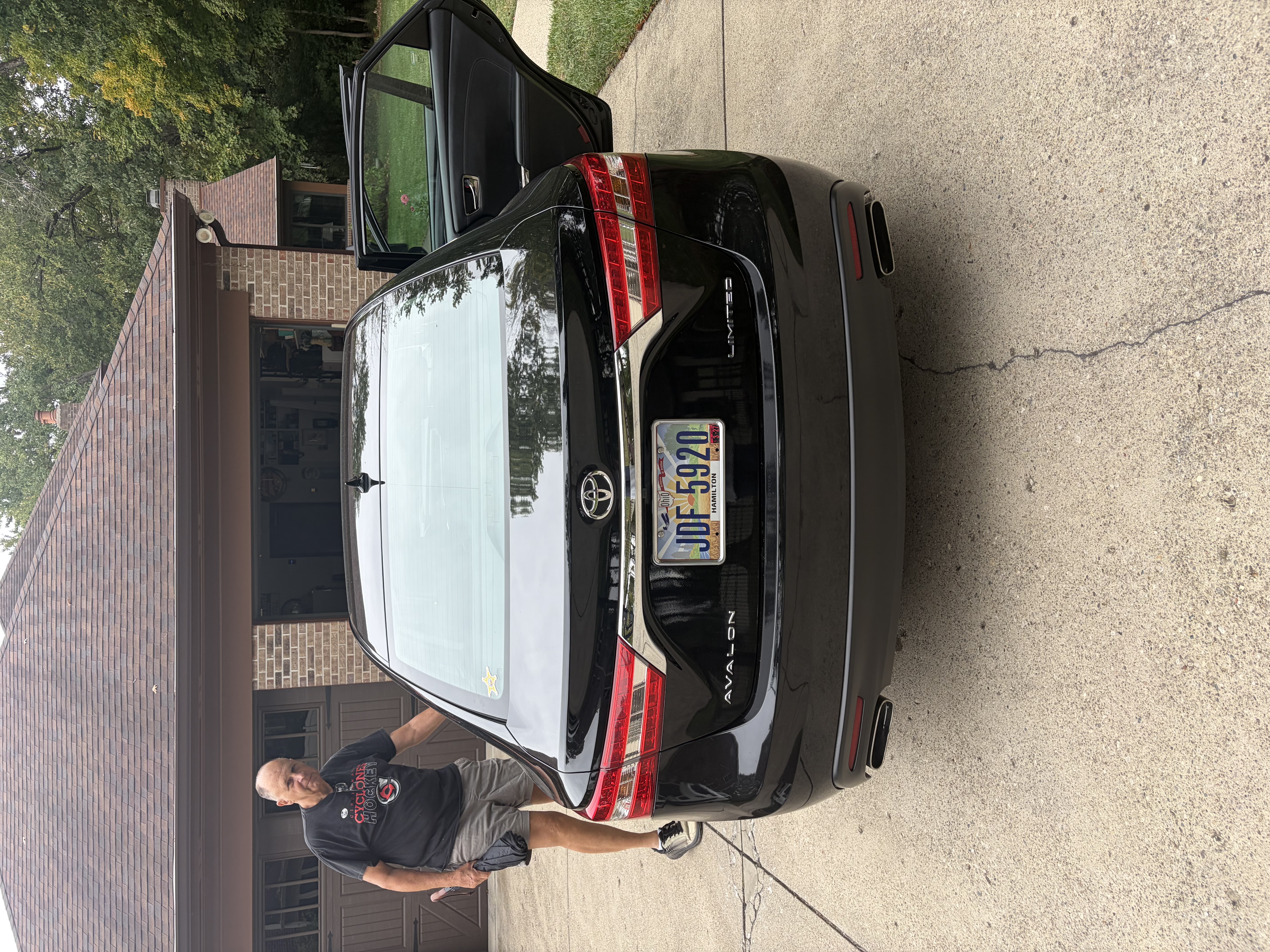 Used 2015 Toyota Avalon Limited w/ Technology Package FWD image 6