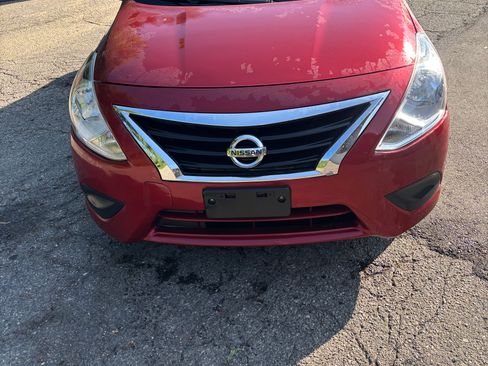 Used 2018 Nissan Versa SV FWD image 1