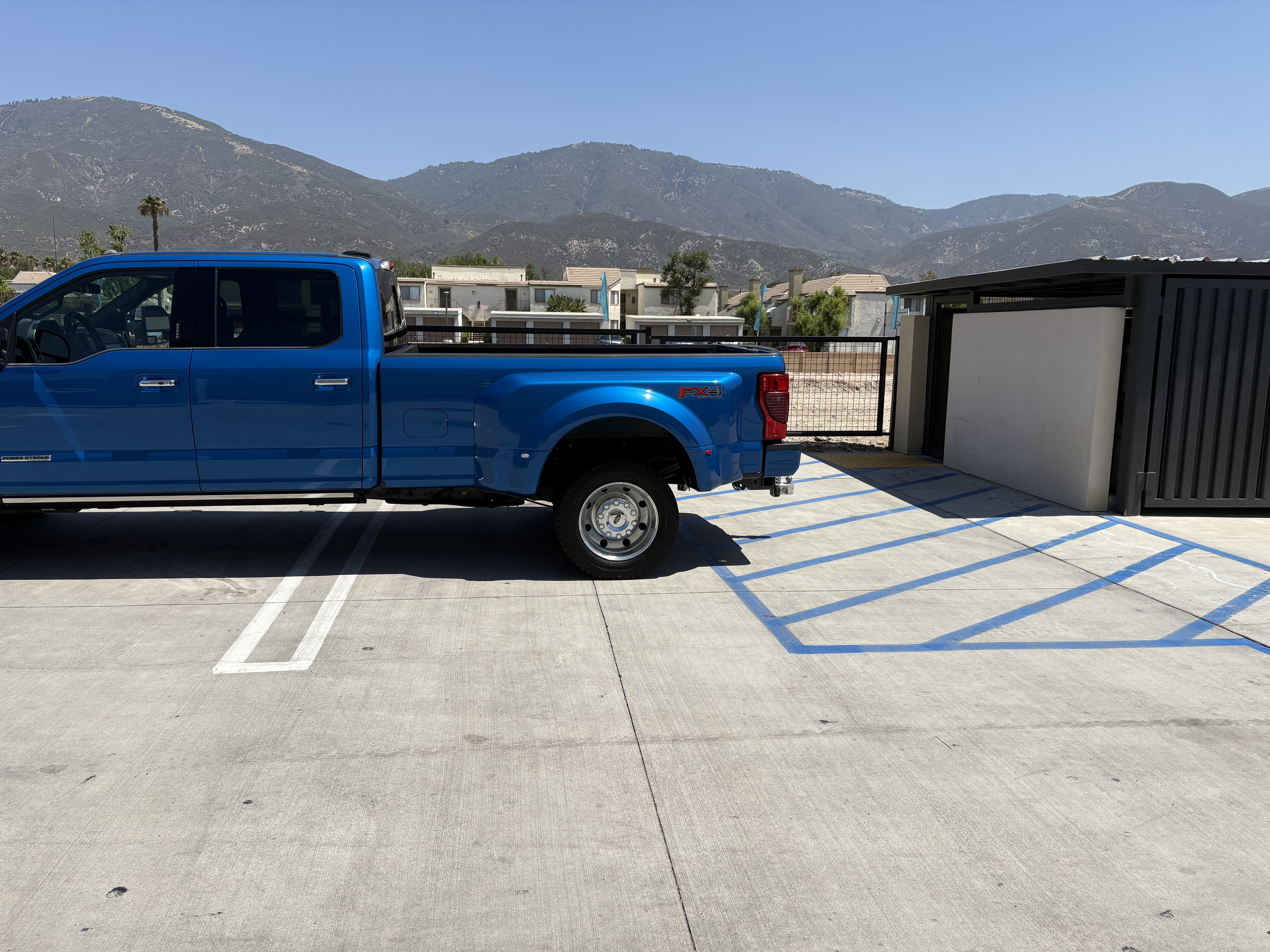 Used 2021 Ford F450 Platinum w/ FX4 Off-Road Package AWD/4WD image 2