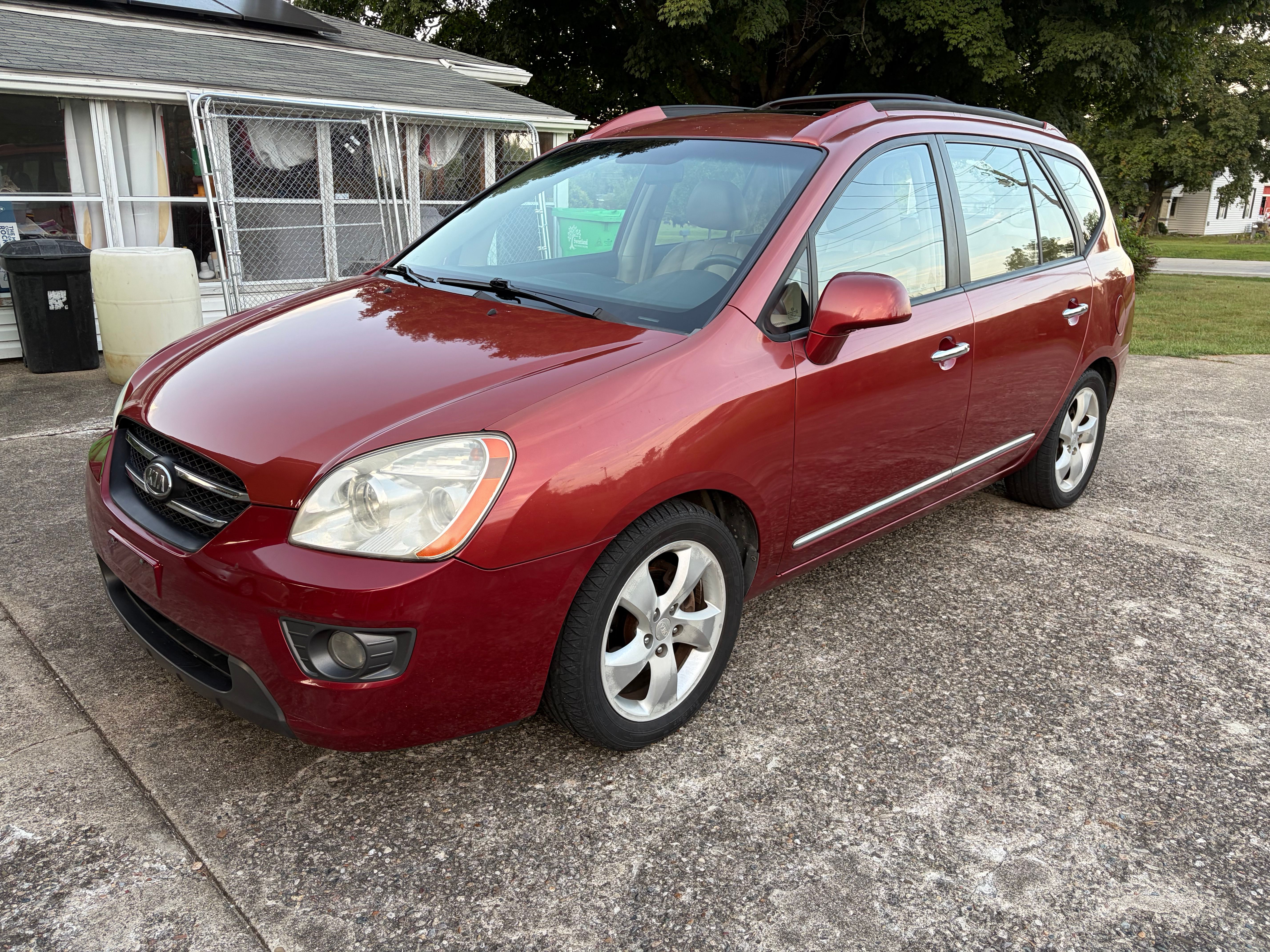 Used 2007 Kia Rondo EX w/ Premium Pkg FWD image 1
