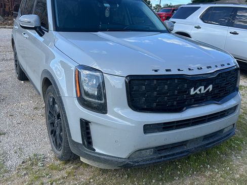 Used 2022 Kia Telluride SX w/ SX Prestige Package AWD/4WD image 4