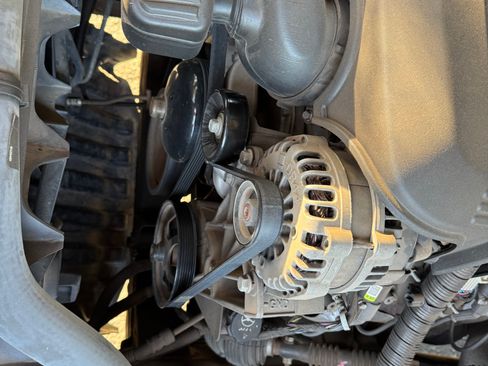 Used 2014 Chevrolet Suburban LTZ image 17