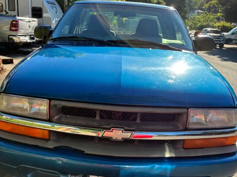 Used 2000 Chevrolet S10 Pickup 2WD Extended Cab image 6