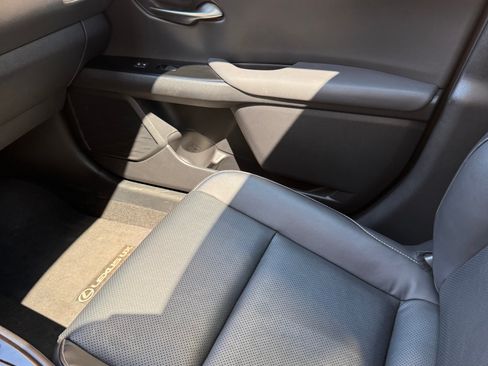 Used 2020 Lexus UX 250h w/ Premium Package image 15