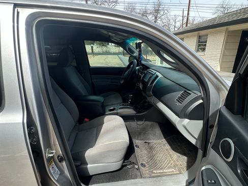 Used 2014 Toyota Tacoma PreRunner w/ SR5 Package image 10