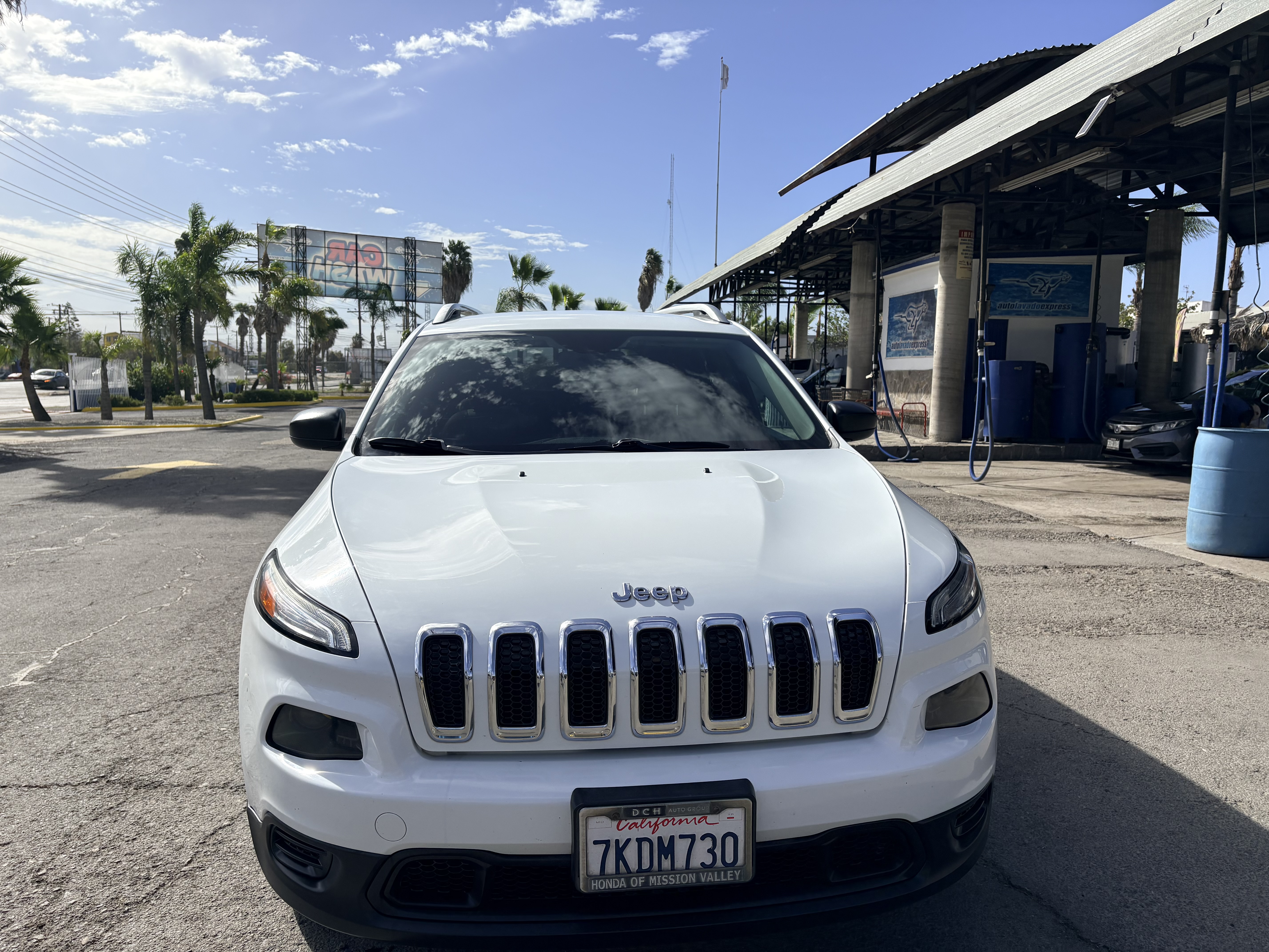 Used 2015 Jeep Cherokee Sport FWD image 9