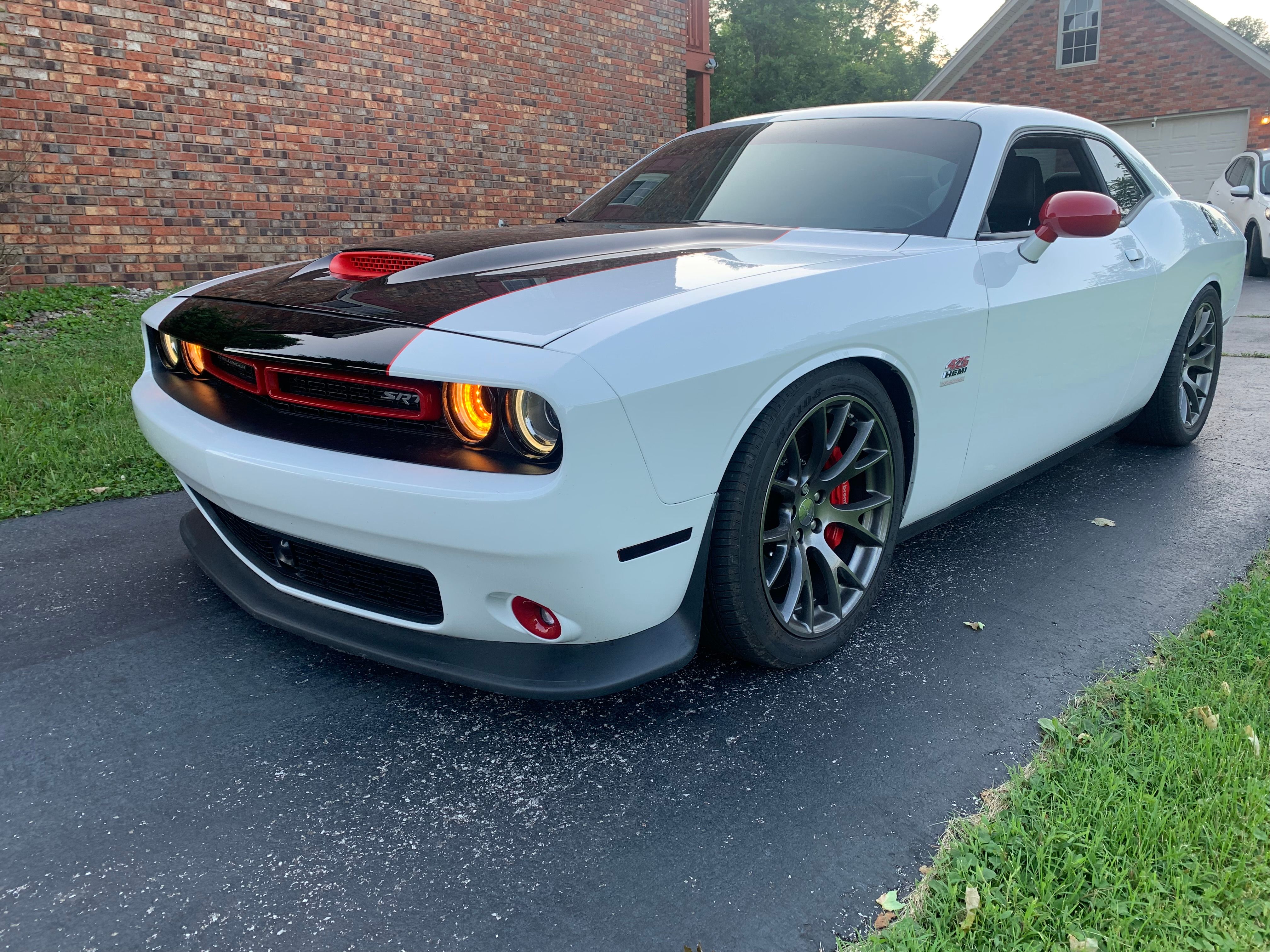 Used 2016 Dodge Challenger SRT w/ Technology Group RWD image 2