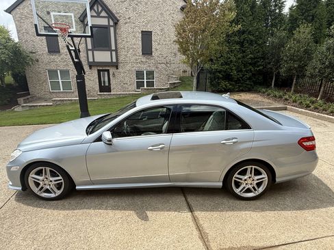 Used 2013 Mercedes-Benz E 350 4MATIC Sedan image 1