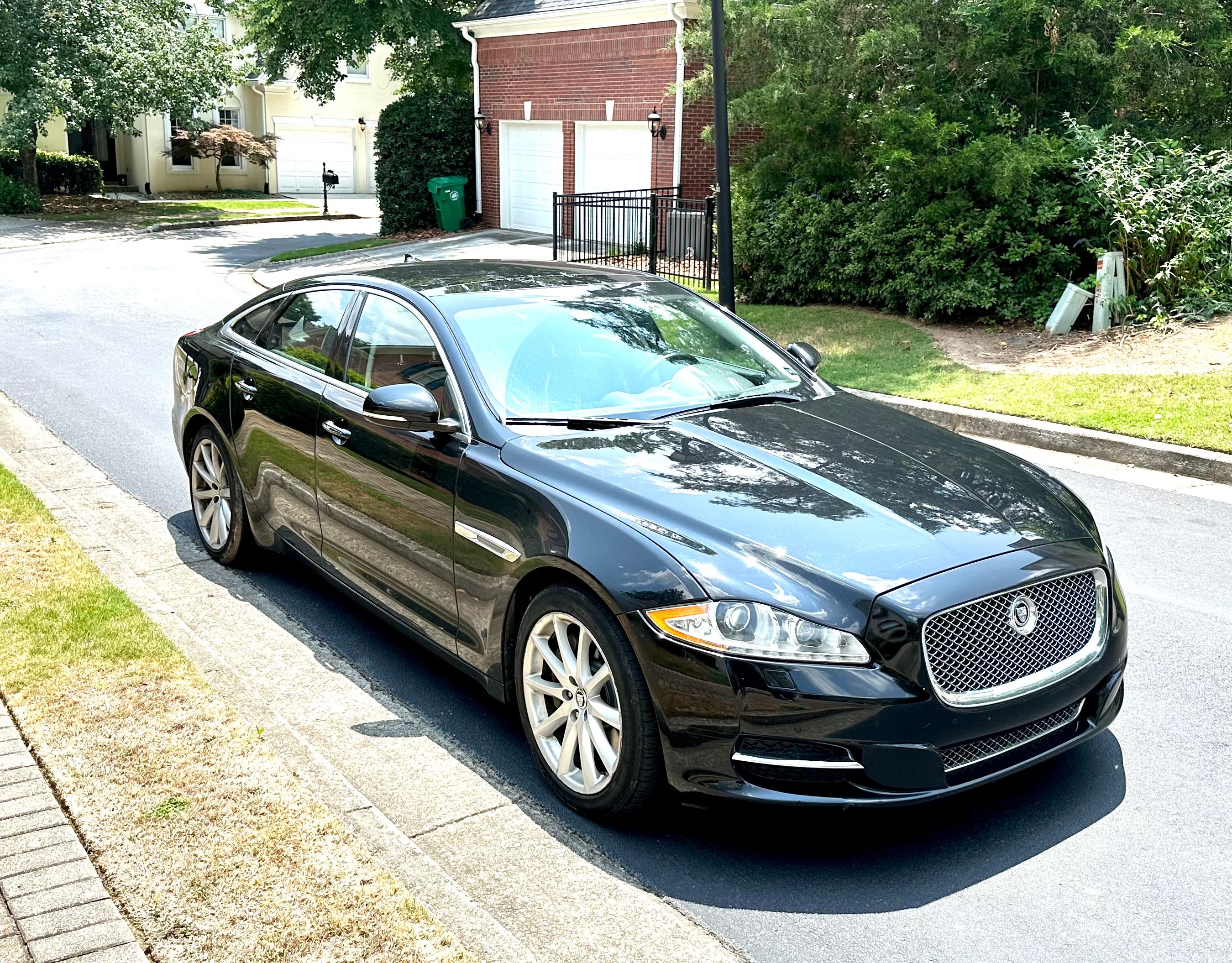 Used 2013 Jaguar XJ RWD image 2