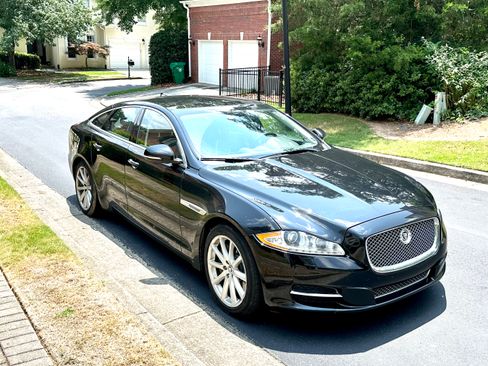 Used 2013 Jaguar XJ image 2