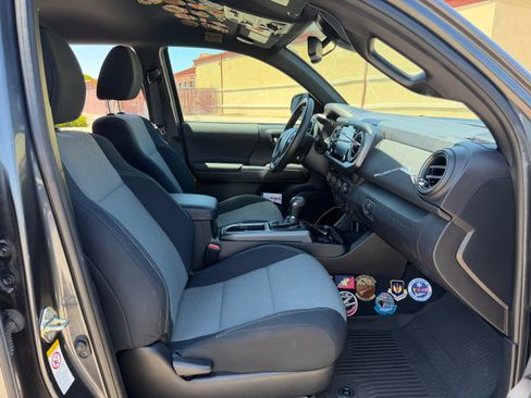 Used 2020 Toyota Tacoma TRD Off-Road w/ Technology Package AWD/4WD image 21