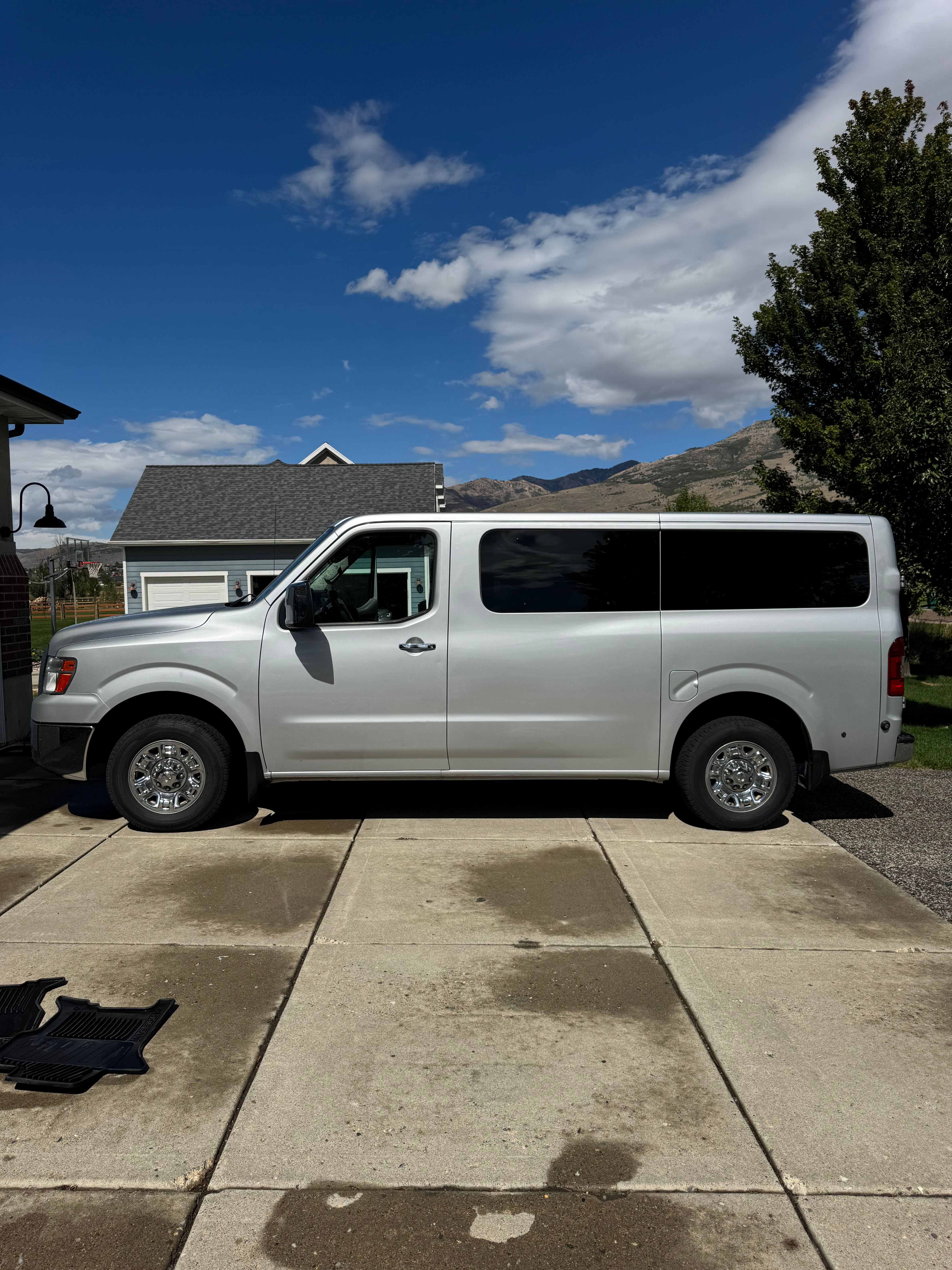 Used 2020 Nissan NV 3500 SL RWD image 2