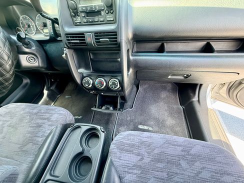 Used 2002 Honda CR-V LX image 13