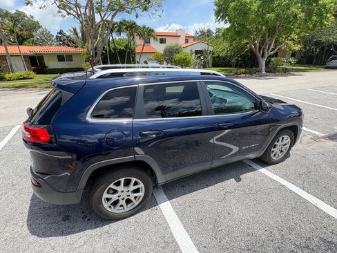 Used 2016 Jeep Cherokee Latitude FWD image 5