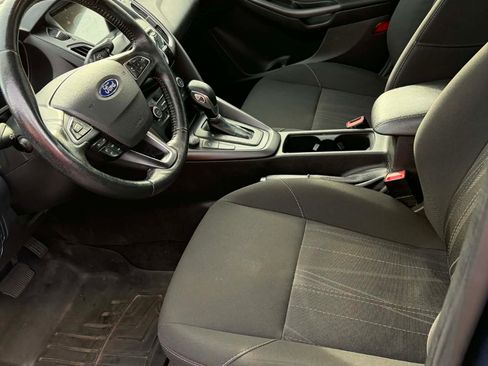 Used 2018 Ford Focus SEL w/ Cold Weather Package FWD image 9