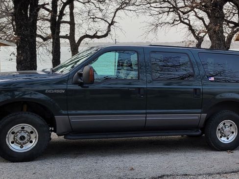 Used 2004 Ford Excursion XLT image 5