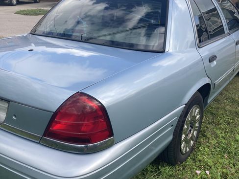 Used 2004 Ford Crown Victoria image 19
