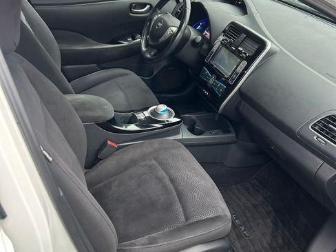 Used 2014 Nissan Leaf SV w/ Premium Package image 11