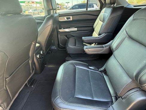 Used 2022 Ford Explorer Limited w/ Equipment Group 301A image 5