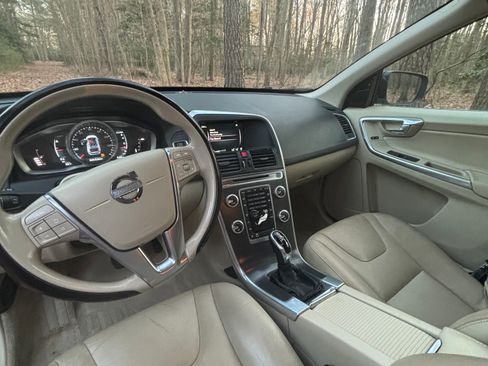 Used 2015 Volvo XC60 T5 image 2