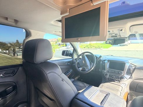 Used 2017 Chevrolet Suburban Premier RWD image 11