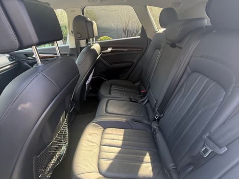 Used 2018 Audi Q5 2.0T Premium w/ Convenience Package AWD/4WD image 9