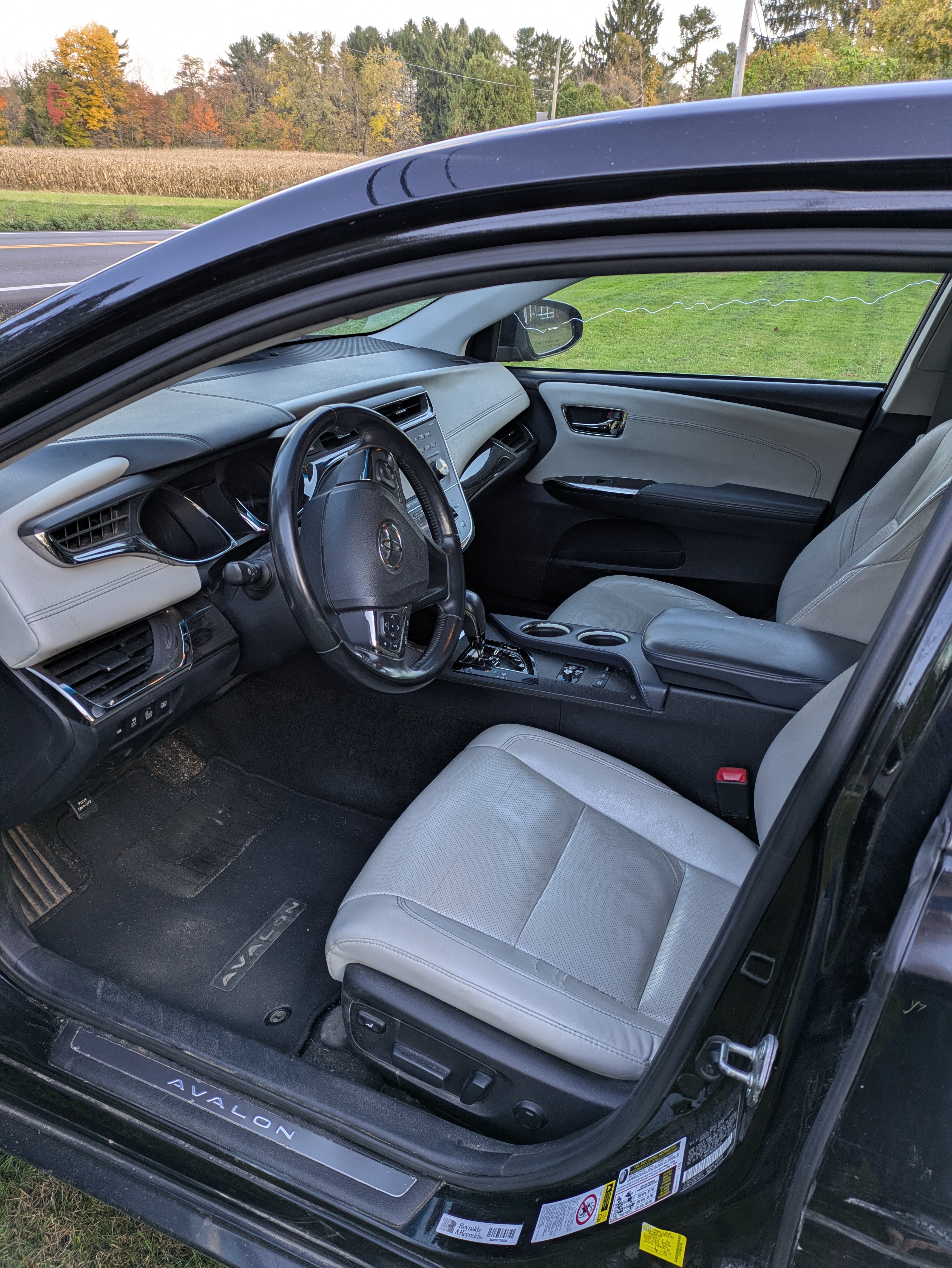 Used 2013 Toyota Avalon Limited FWD image 2
