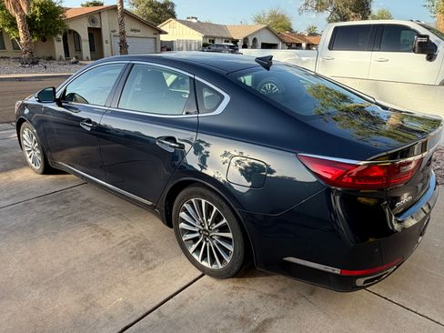 Used 2017 Kia Cadenza Premium w/ Luxury Package image 10