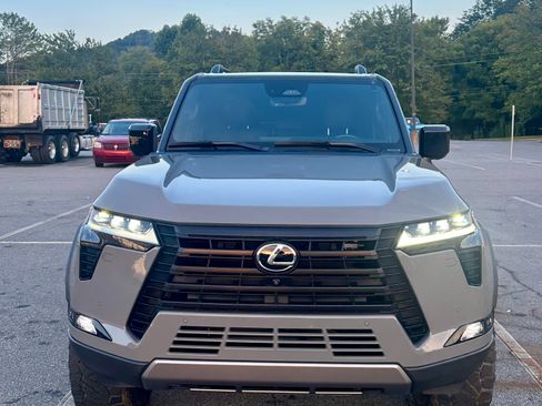 Used 2024 Lexus GX 550 AWD/4WD image 5