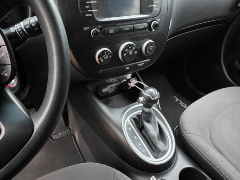 Used 2015 Kia Soul EV image 8