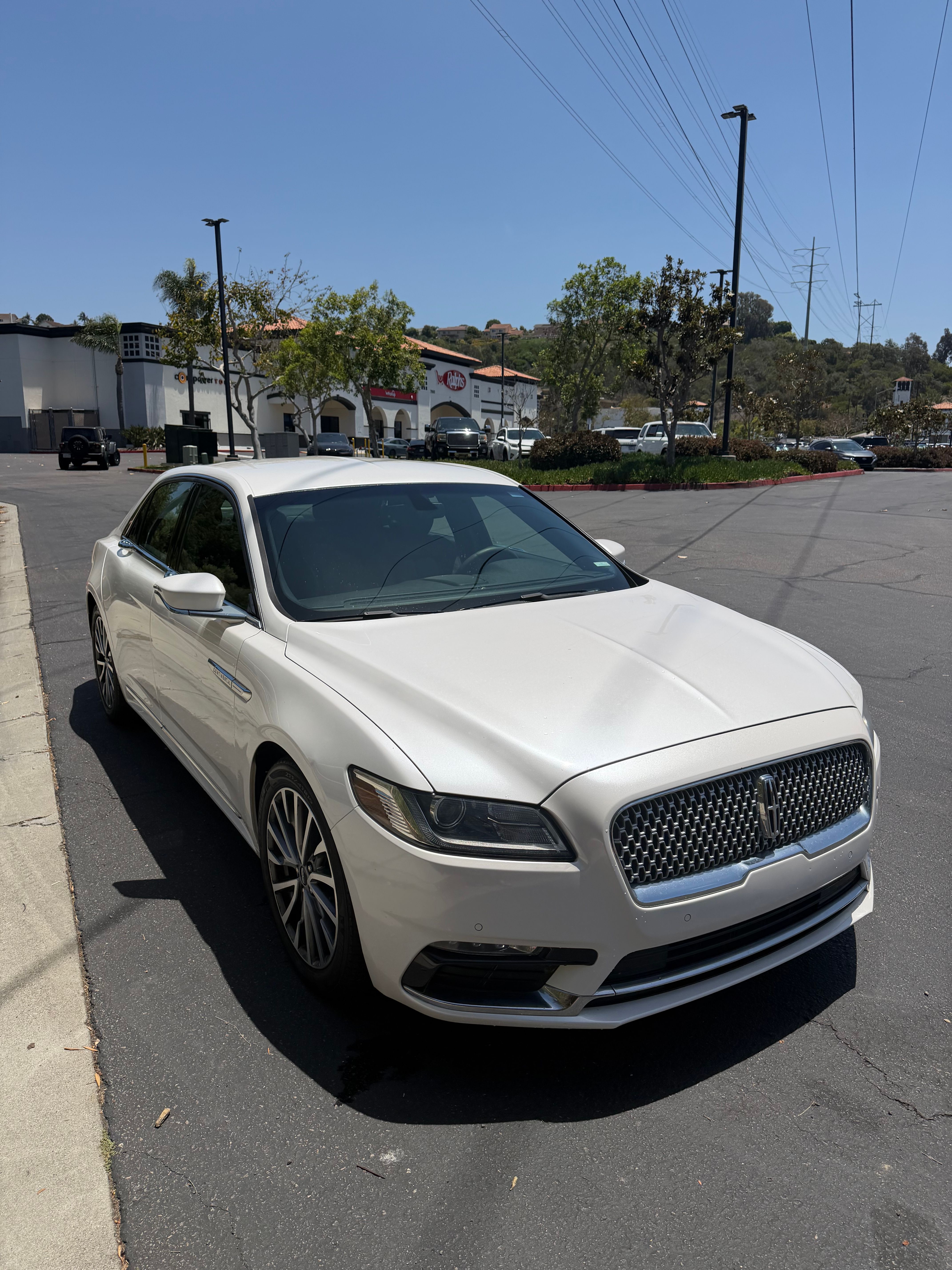 Used 2017 Lincoln Continental Select FWD image 2