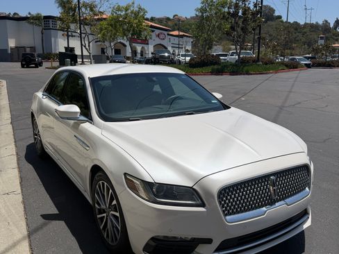 Used 2017 Lincoln Continental Select FWD image 2