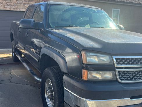 Used 2005 Chevrolet Silverado 2500 LS w/ Heavy-Duty Power Package image 1