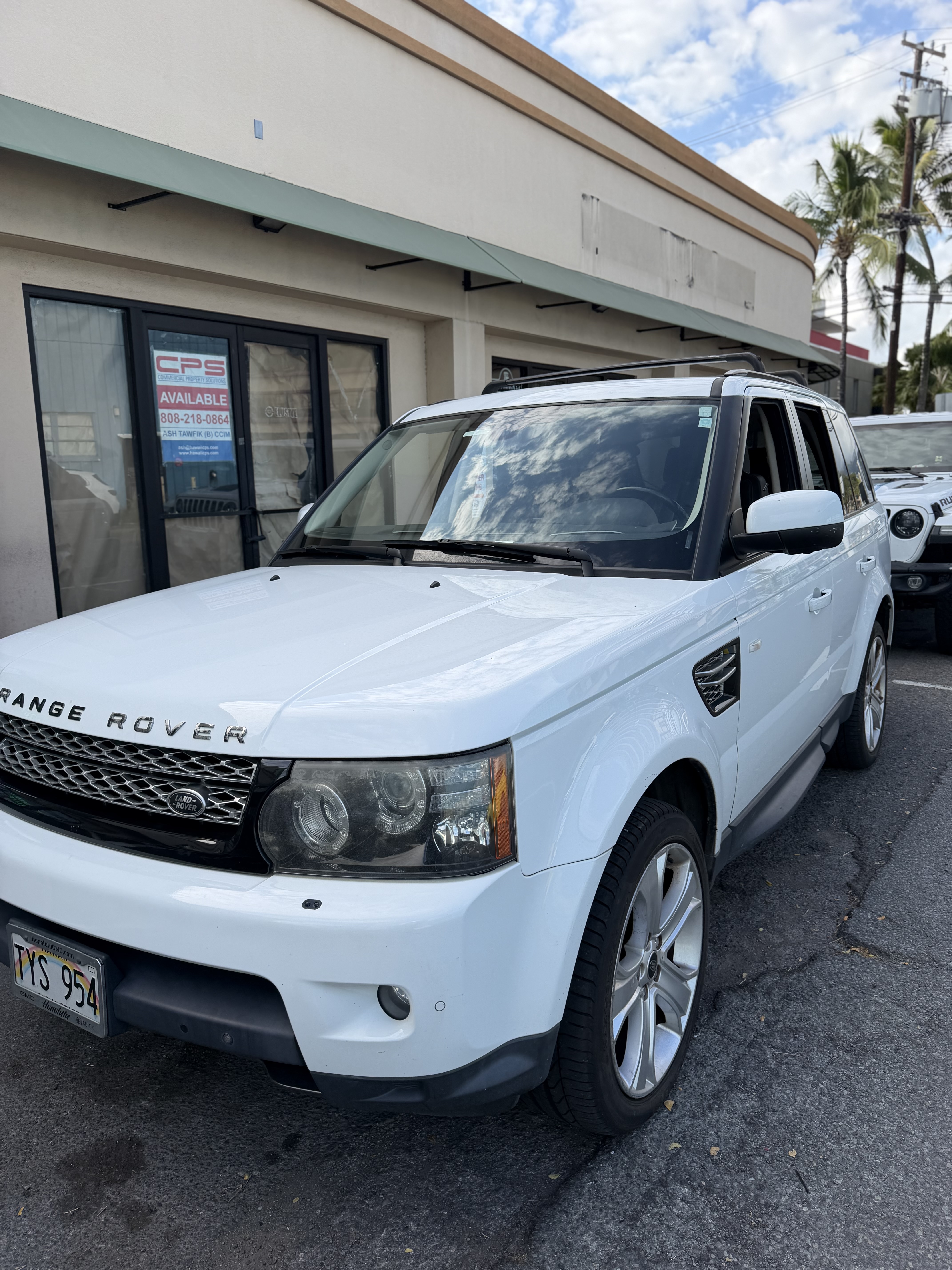 Used 2013 Land Rover Range Rover Sport HSE LUX AWD/4WD image 2