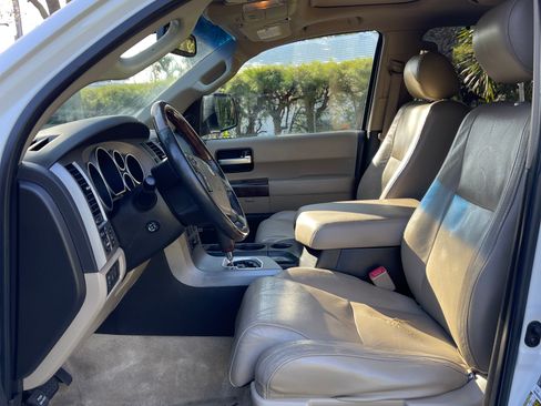 Used 2010 Toyota Sequoia Platinum image 11