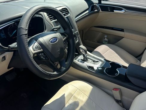 Used 2016 Ford Fusion SE FWD image 8