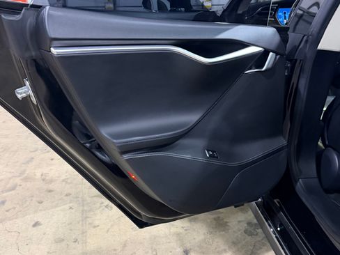 Used 2015 Tesla Model S 85 image 23