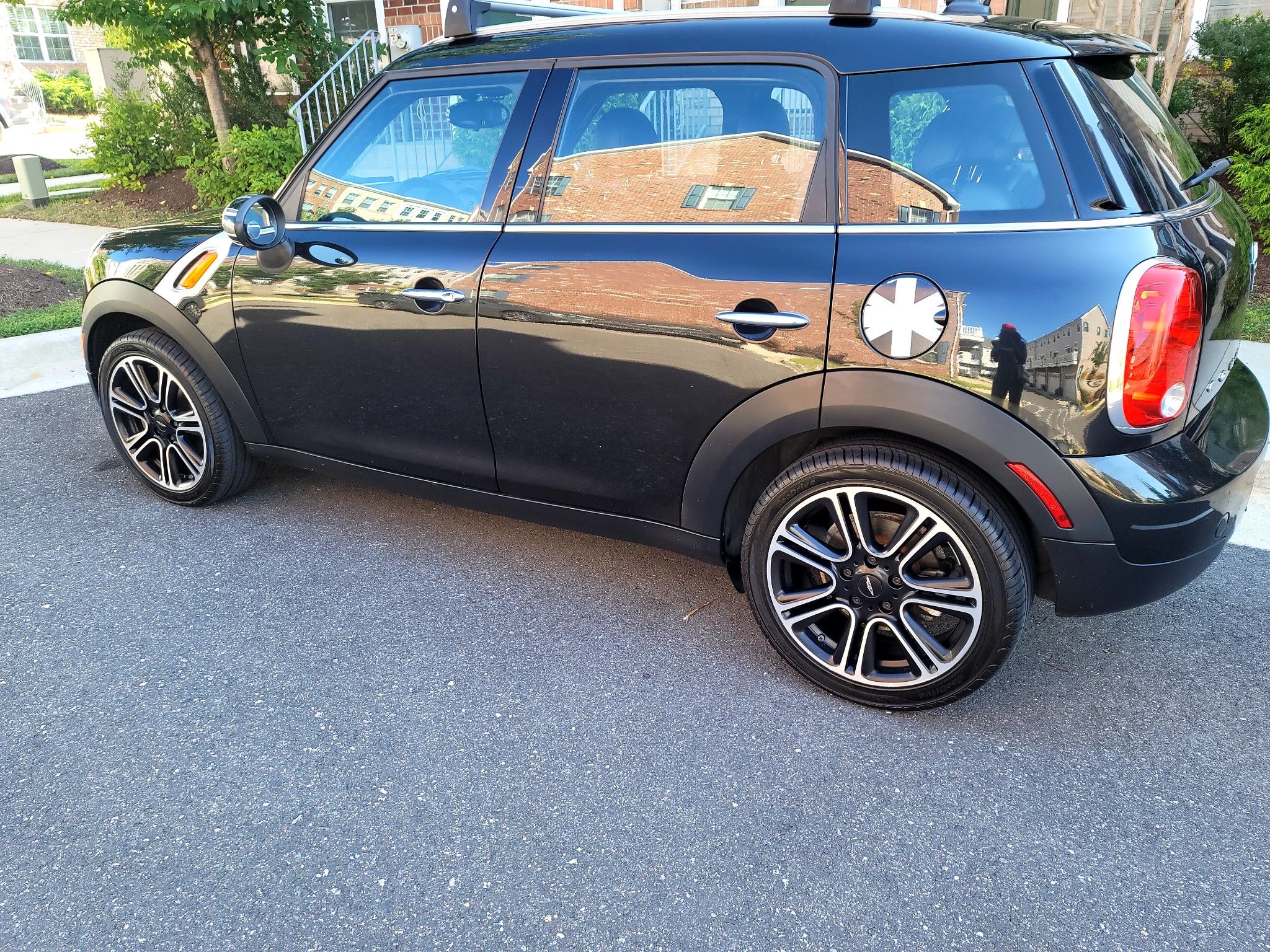 Used 2014 MINI Cooper Countryman FWD image 2