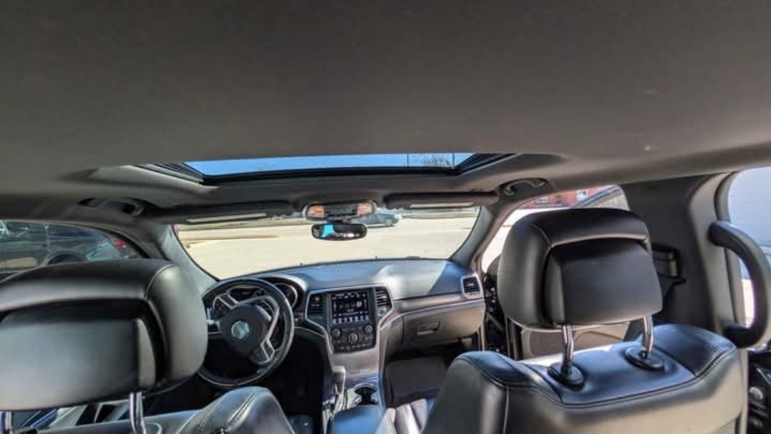 Used 2018 Jeep Grand Cherokee Limited AWD/4WD image 17
