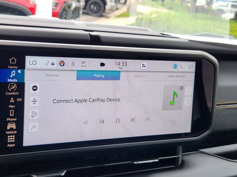 Used 2024 Jeep Wrangler Unlimited Sahara w/ Technology Group image 19