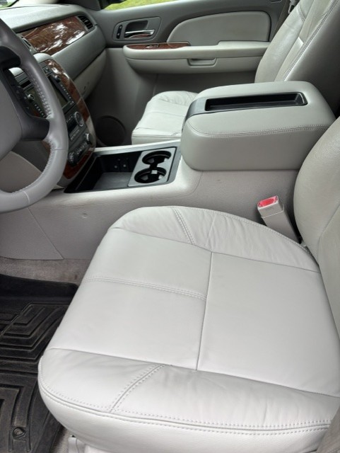 Used 2008 Chevrolet Suburban LT AWD/4WD image 6