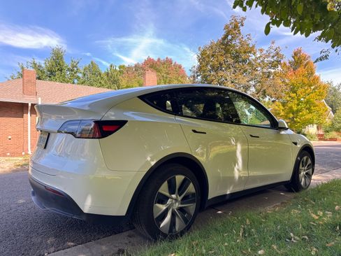Used 2020 Tesla Model Y Long Range image 5