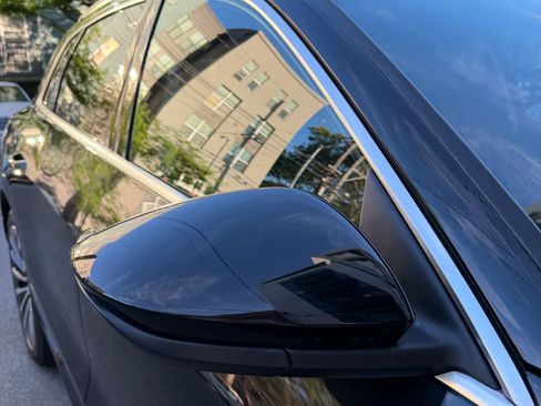 Used 2019 Audi e-tron Prestige w/ Prestige Package image 9