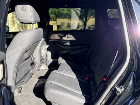 Used 2021 Mercedes-Benz GLS 450 4MATIC image 14