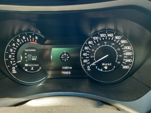 Used 2016 Lincoln MKZ image 4