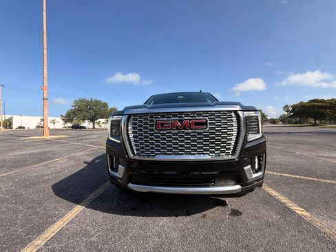 Used 2024 GMC Yukon XL Denali w/ Advanced Technology Package RWD image 4