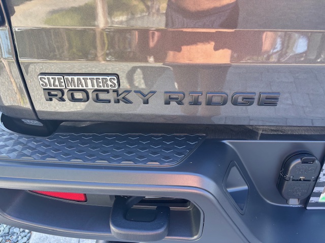 Used 2023 Jeep Gladiator Sport AWD/4WD image 16