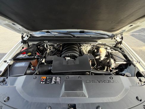 Used 2015 Chevrolet Suburban LTZ RWD image 14